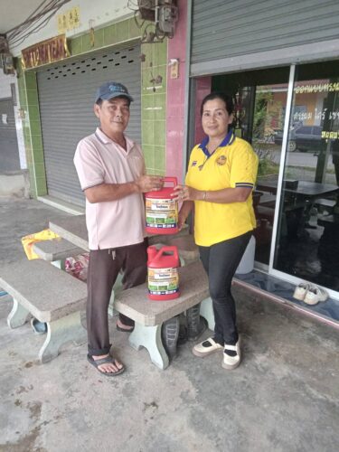 สนับสนุนยากำจัดวัชพืช ให้แก่ผู้ช่วยผู้ใหญ่บ้าน ตำบลกำแพงเพชร อำเภอรัตภูมิ จังหวัดสงขลา