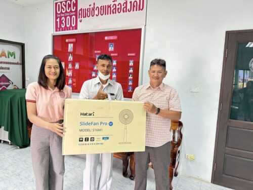 รับมอบสิ่งของสนับสนุนจาก บริษัทบริษัท เอสที เคมีคอล เซอร์วิส จำกัด และร้านมัชฌิมา ชิสเต็ม